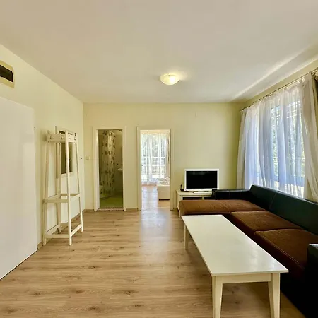 Family 1 Bd In Flores Park By Menada * Sunny Beach